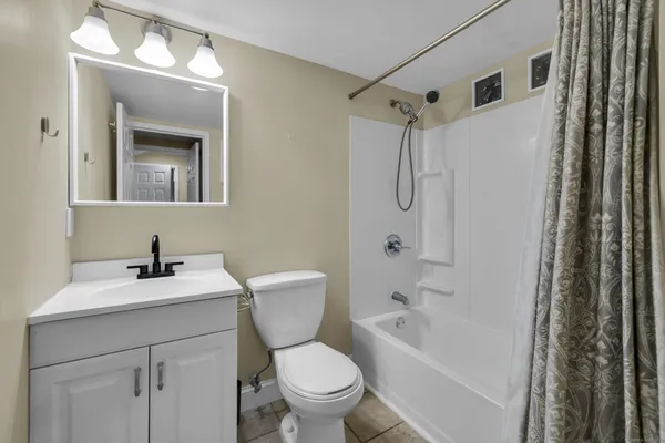 $2,200 | 1 Front Street, Unit 113, New Haven, CT 06513
