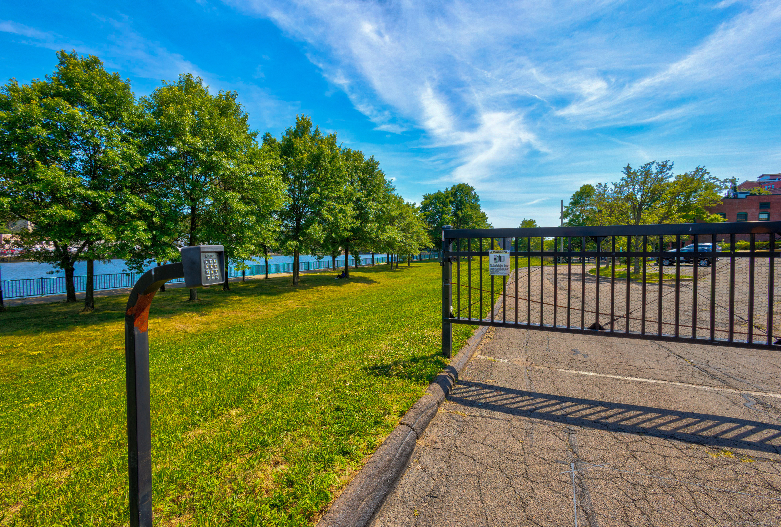 1 Front Street, Unit 113 New Haven, CT 06513 - Photo 16 of 22 a view of a garden with a trees