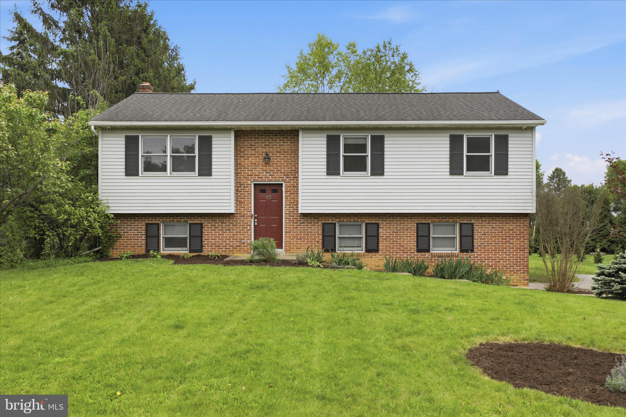 42 Pinewood Avenue Lititz, PA 17543 - Photo 1 of 43