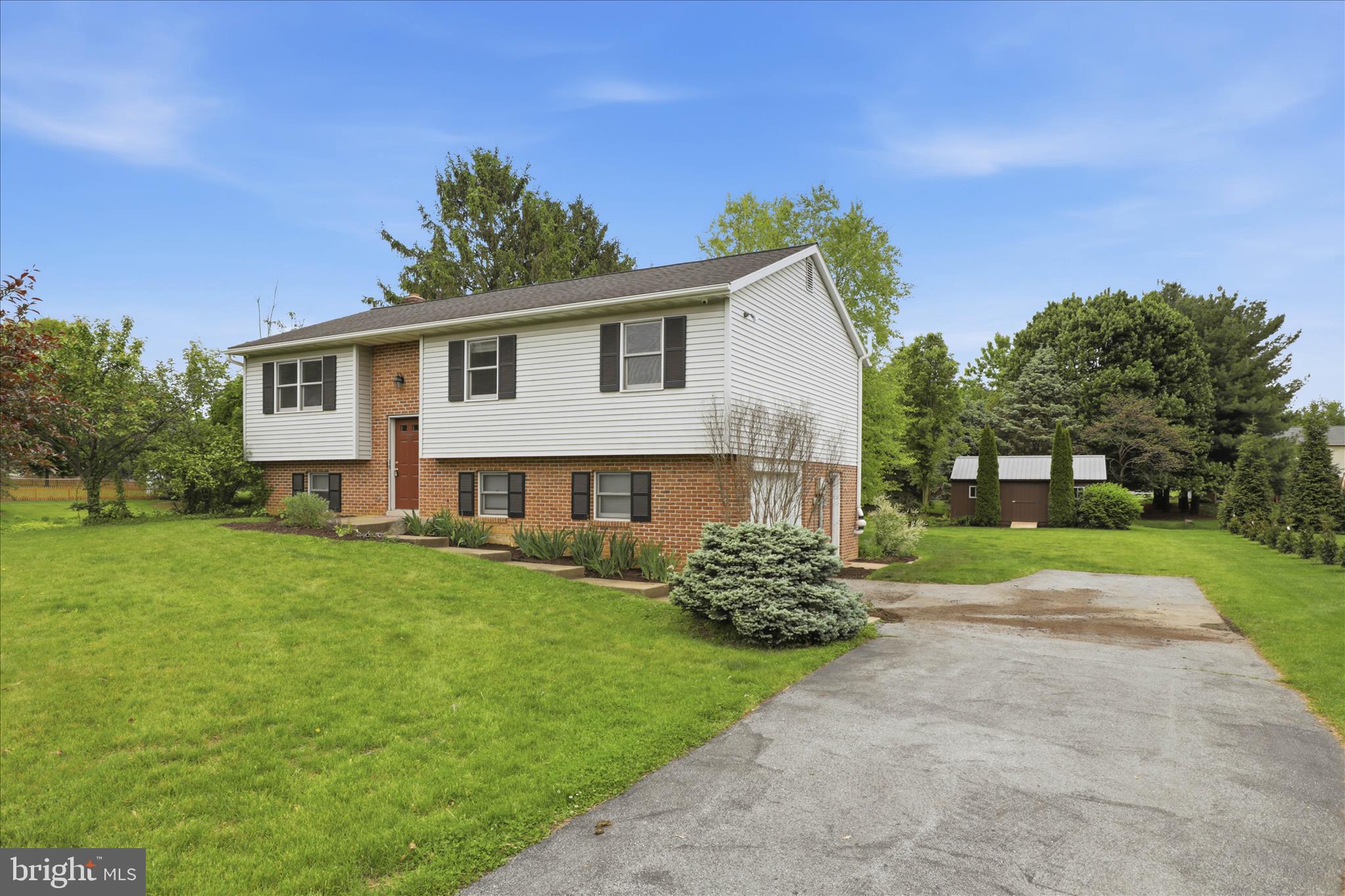 42 Pinewood Avenue Lititz, PA 17543 - Photo 2 of 43