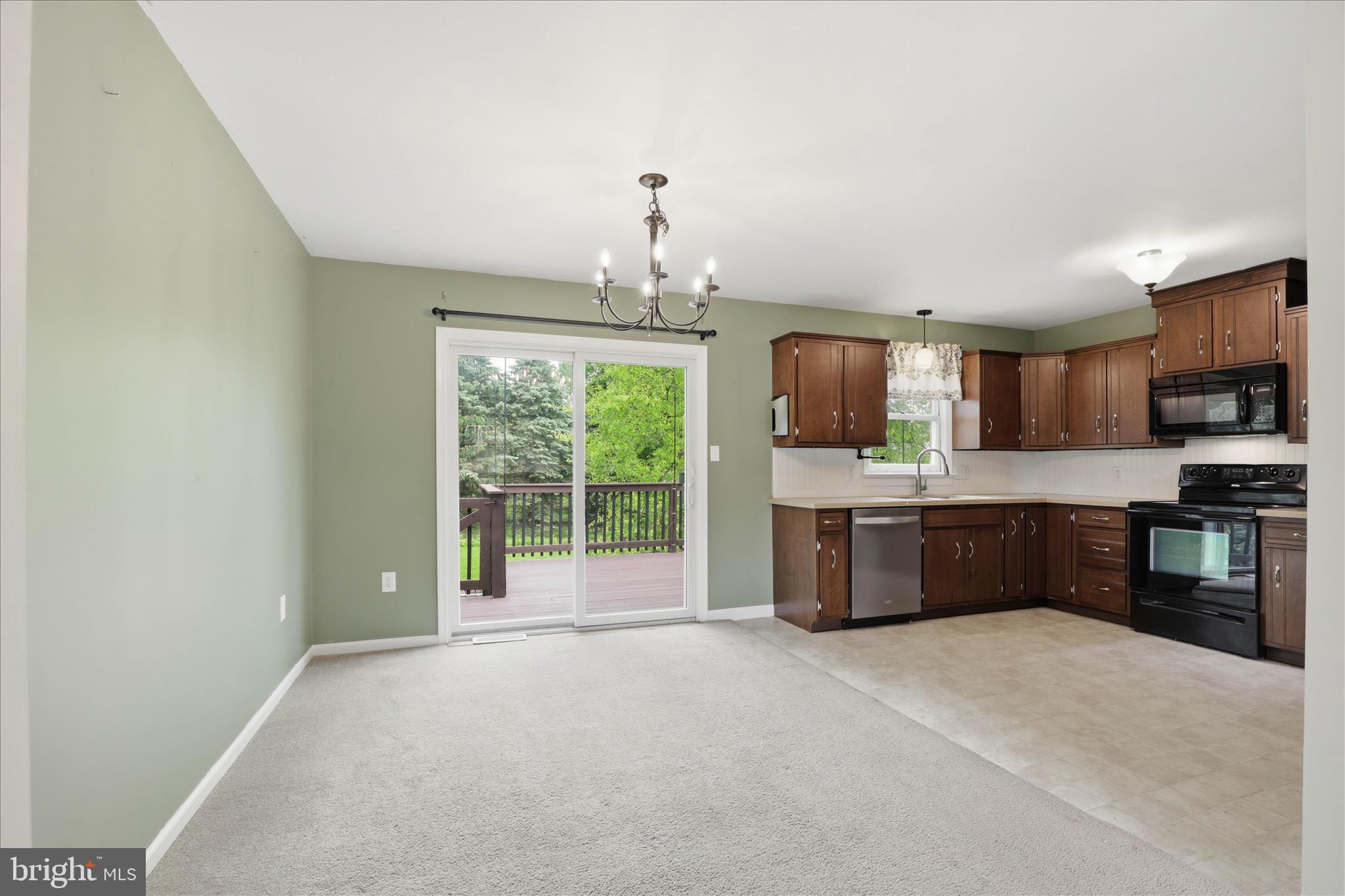 42 Pinewood Avenue Lititz, PA 17543 - Photo 8 of 43