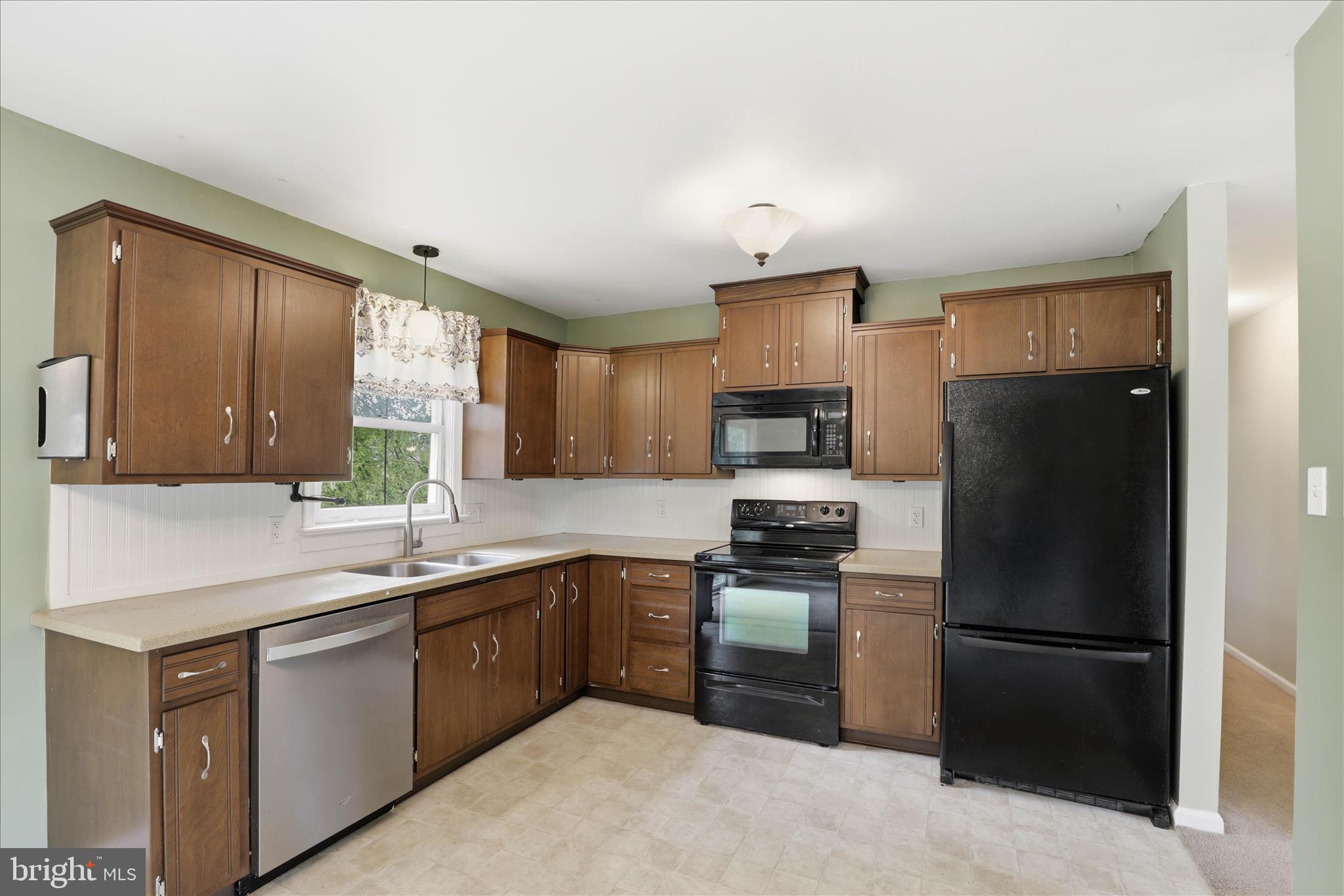 42 Pinewood Avenue Lititz, PA 17543 - Photo 10 of 43