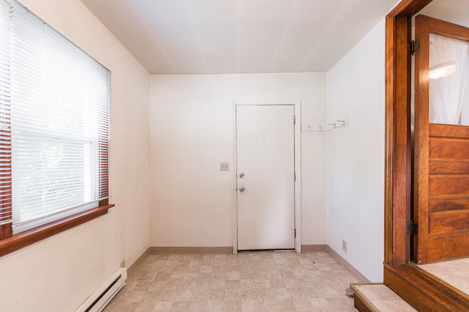512 North 6th Street, Unit 2 DeKalb, IL 60115 - Photo 5 of 16 a view of an empty room