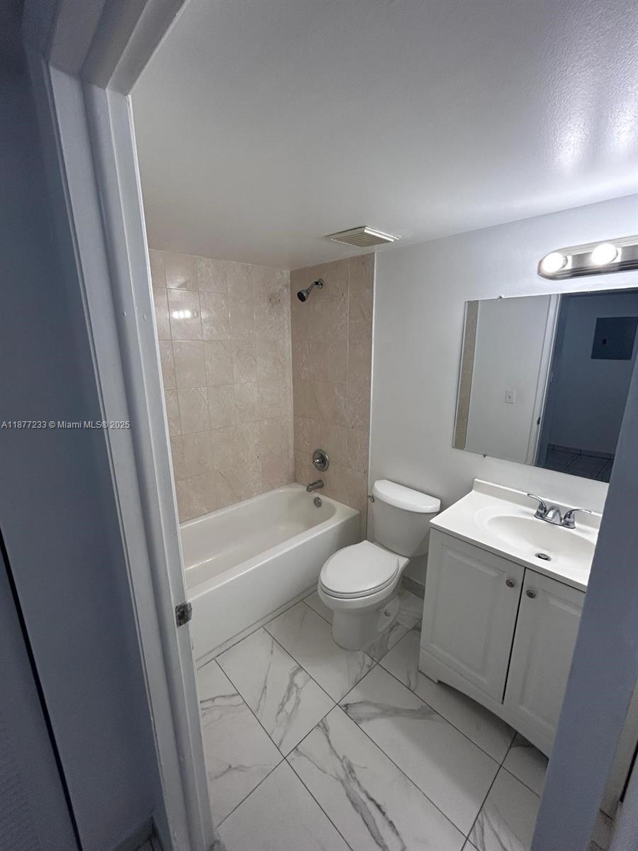 501 Southwest 1st Street, Unit 411 Miami, FL 33130 - Photo 13 of 18 a bathroom with a toilet a sink and bathtub
