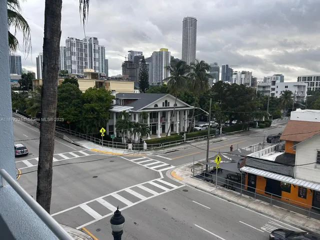 $1,650 | 501 Southwest 1st Street, Unit 411, Miami, FL 33130