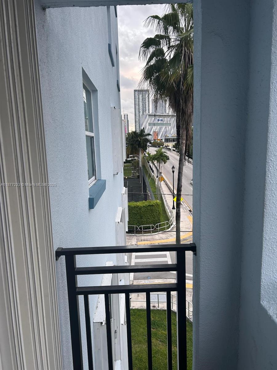 501 Southwest 1st Street, Unit 411 Miami, FL 33130 - Photo 6 of 18