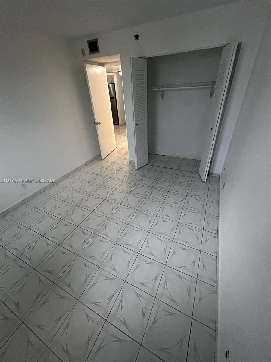 501 Southwest 1st Street, Unit 411 Miami, FL 33130 - Photo 9 of 18 an empty room with a mirror