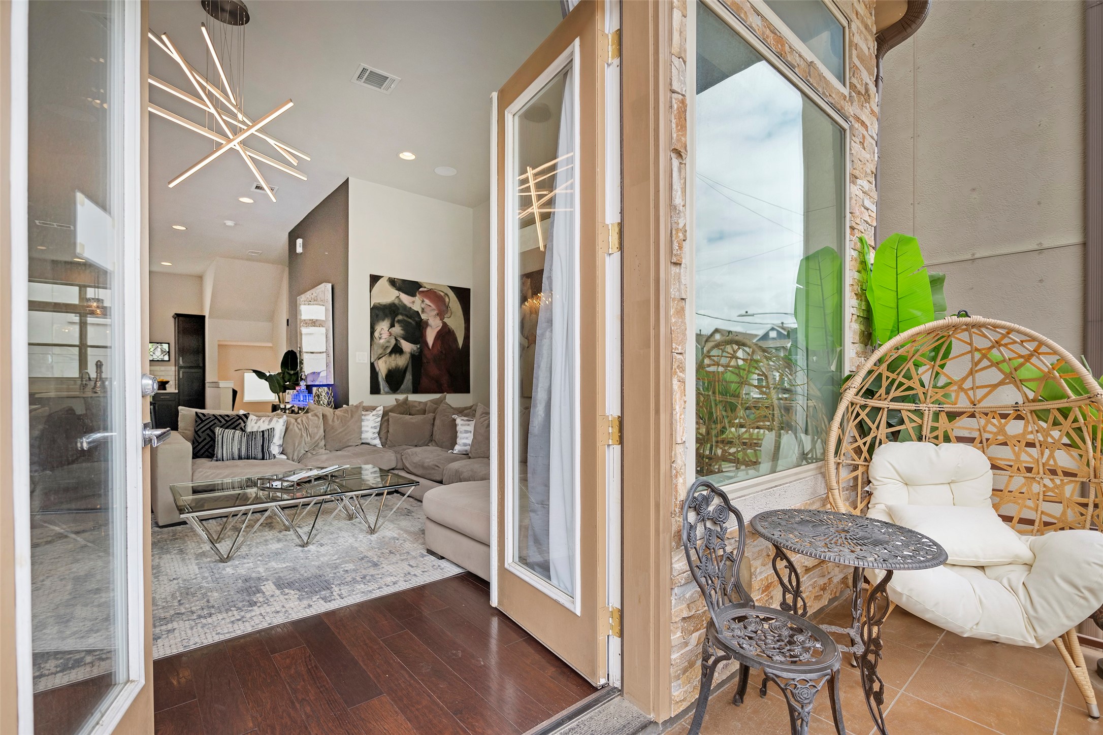 4413 Eli Street Houston, TX 77007 - Photo 21 of 47 a living room with furniture and a large window