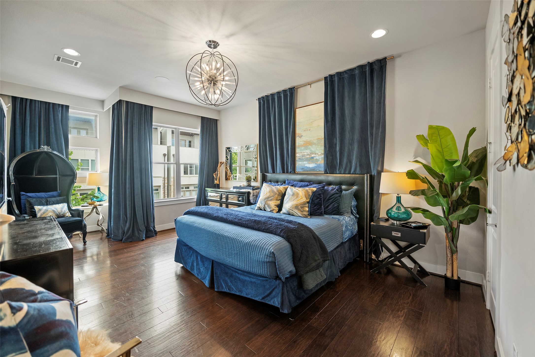 4413 Eli Street Houston, TX 77007 - Photo 22 of 47 a spacious bedroom with a bed and a chandelier