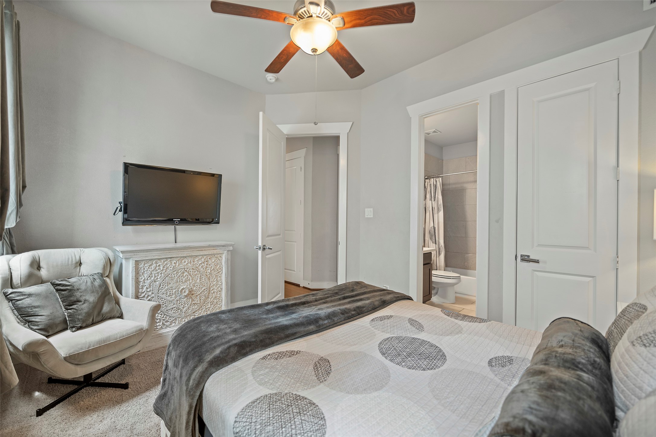 4413 Eli Street Houston, TX 77007 - Photo 39 of 47 a bedroom with a bed and a flat screen tv