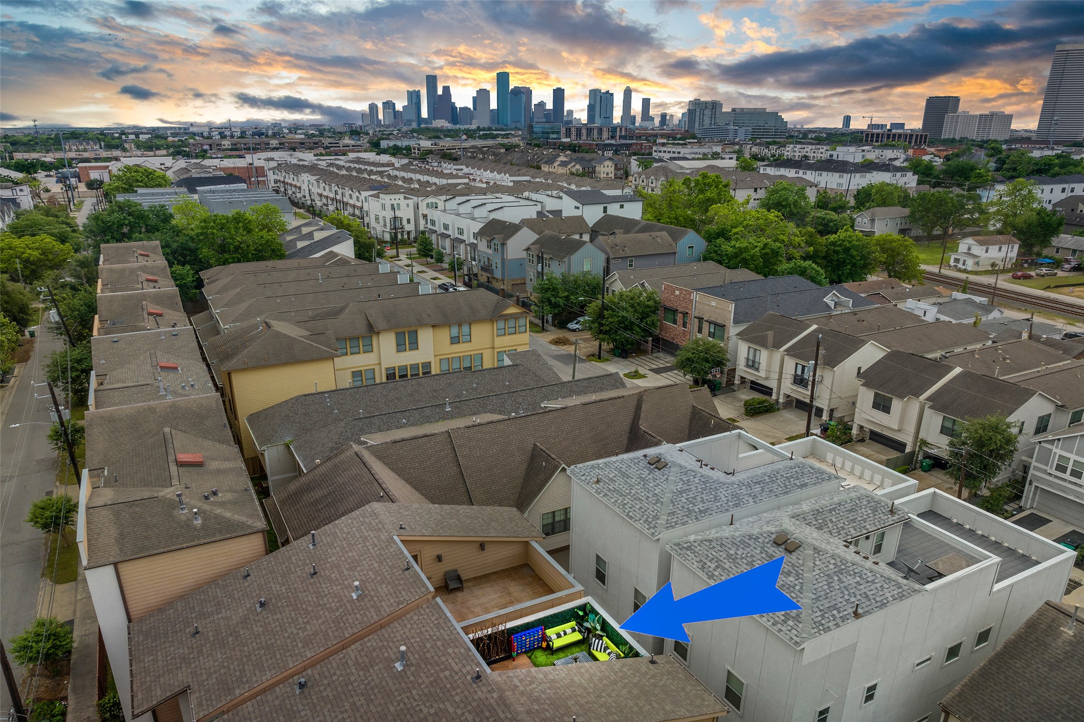 4413 Eli Street Houston, TX 77007 - Photo 6 of 47 a picture of city view
