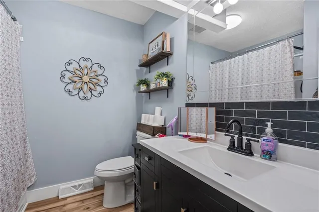 $305,000 | 2004 Maverick Trail, Harrisonville, MO 64701