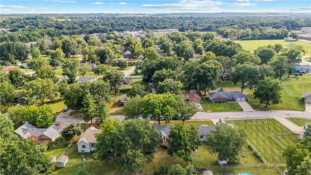 $305,000 | 2004 Maverick Trail, Harrisonville, MO 64701