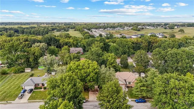 $305,000 | 2004 Maverick Trail, Harrisonville, MO 64701