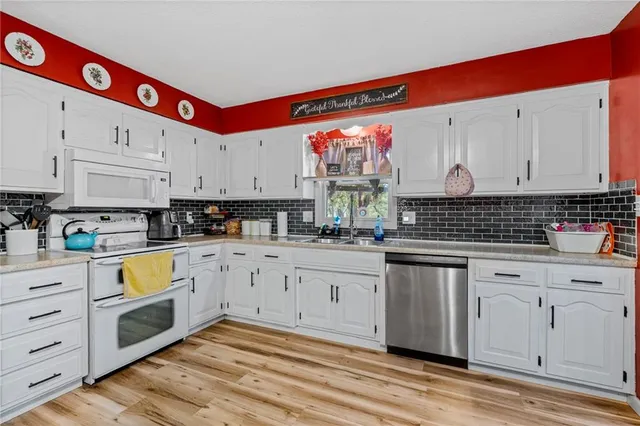 $305,000 | 2004 Maverick Trail, Harrisonville, MO 64701