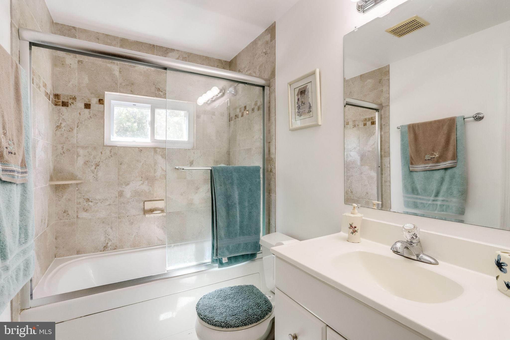 128 North Garfield Road Sterling, VA 20164 - Photo 17 of 39 Updated full bathroom with shower/tub