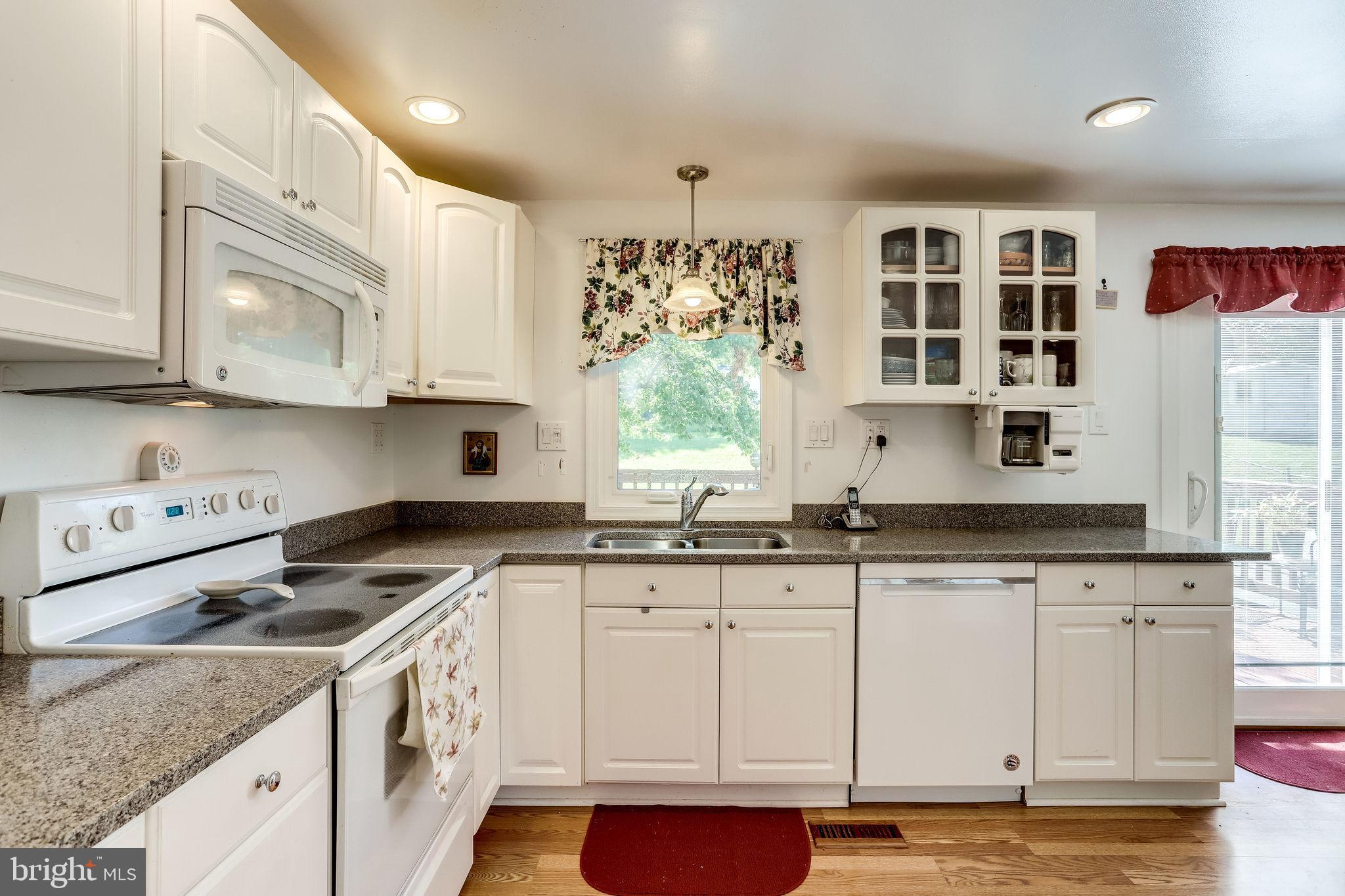 128 North Garfield Road Sterling, VA 20164 - Photo 6 of 39 Granite counters in the kitchen