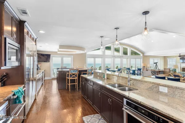 $5,400,000 | 4803 Ocean Drive, Emerald Isle, NC 28594