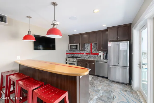 $5,400,000 | 4803 Ocean Drive, Emerald Isle, NC 28594