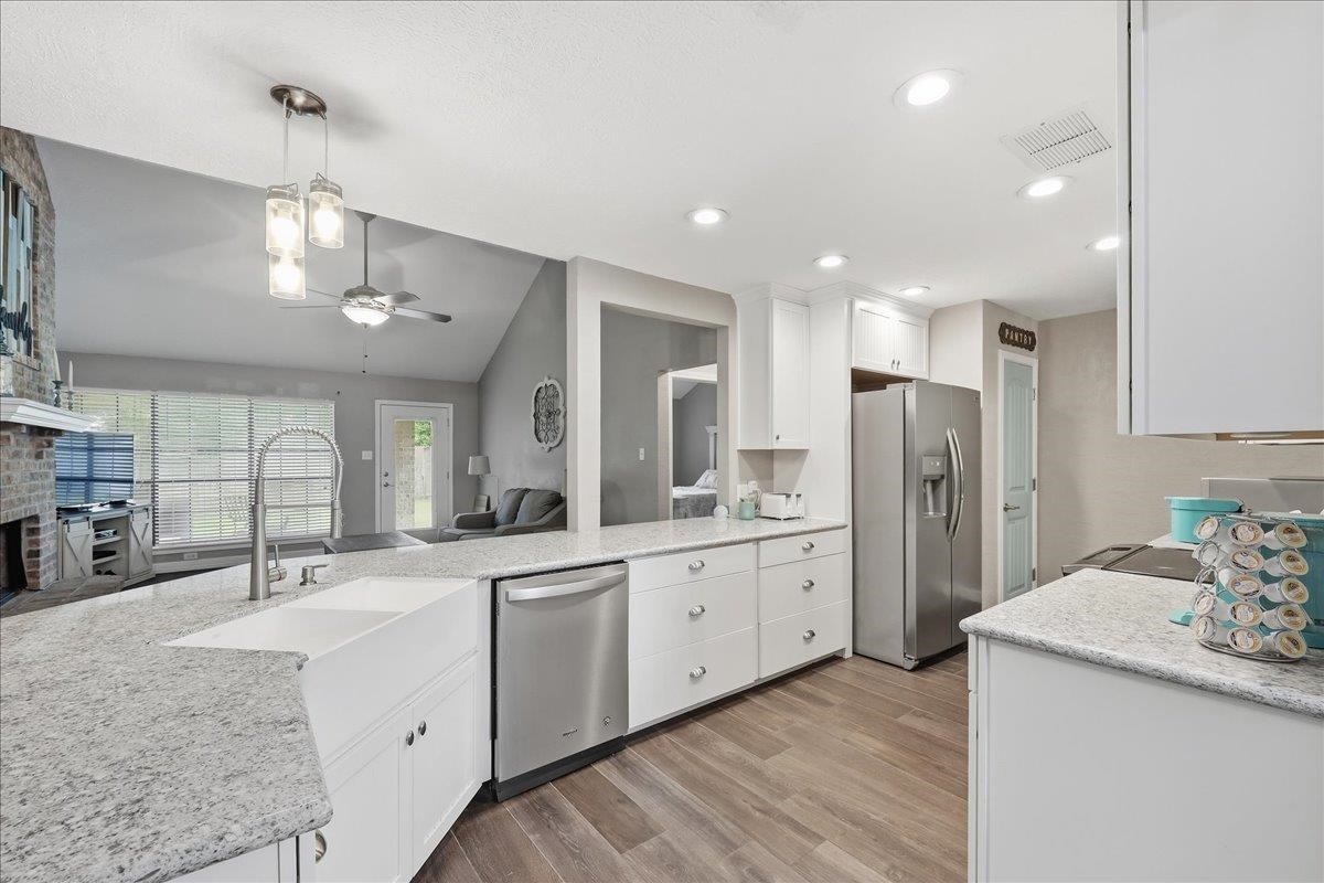 2431 Postoak Lane Groves, TX 77619 - Photo 5 of 22