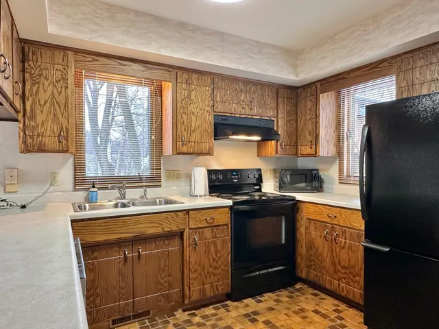 $240,000 | 434 East 11th Street, Unit I, New Richmond, WI 54017