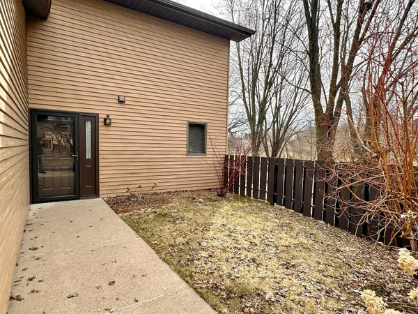 $230,000 | 434 East 11th Street, Unit I, New Richmond, WI 54017