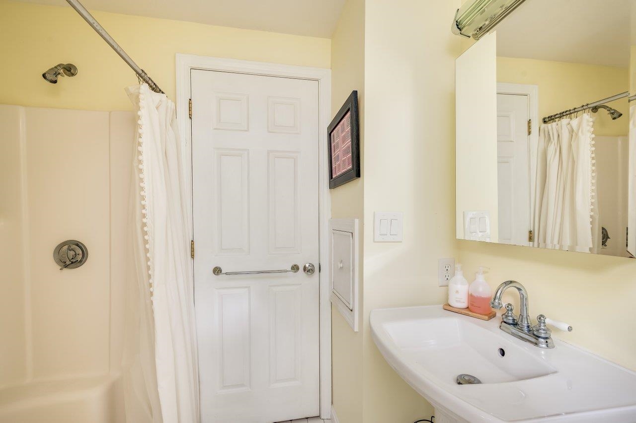 47 Blue Hills Drive Rochester, NH 03839 - Photo 15 of 34