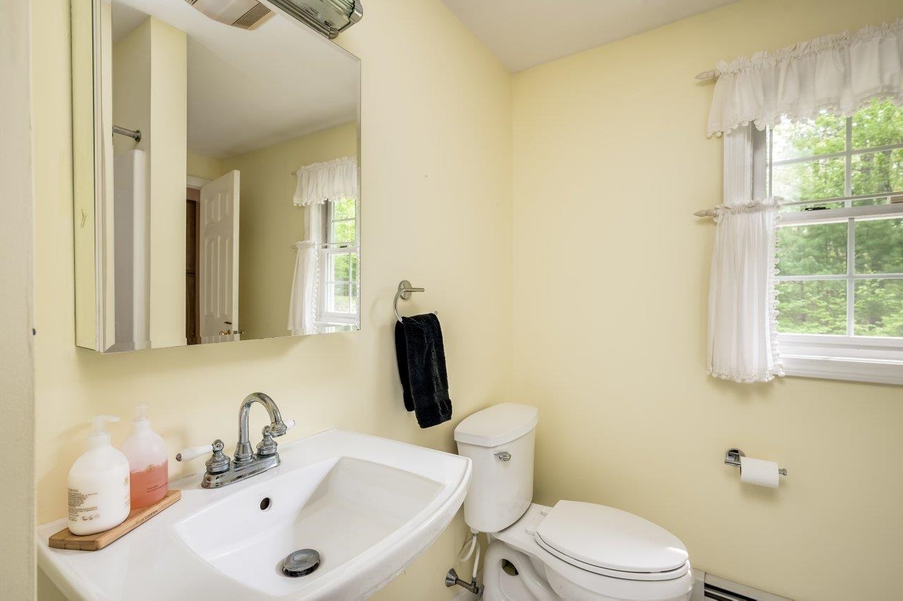 47 Blue Hills Drive Rochester, NH 03839 - Photo 16 of 34