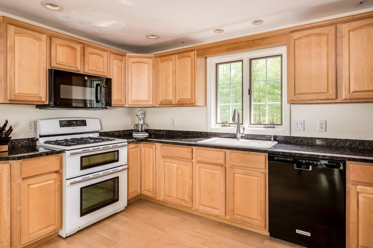 47 Blue Hills Drive Rochester, NH 03839 - Photo 3 of 34