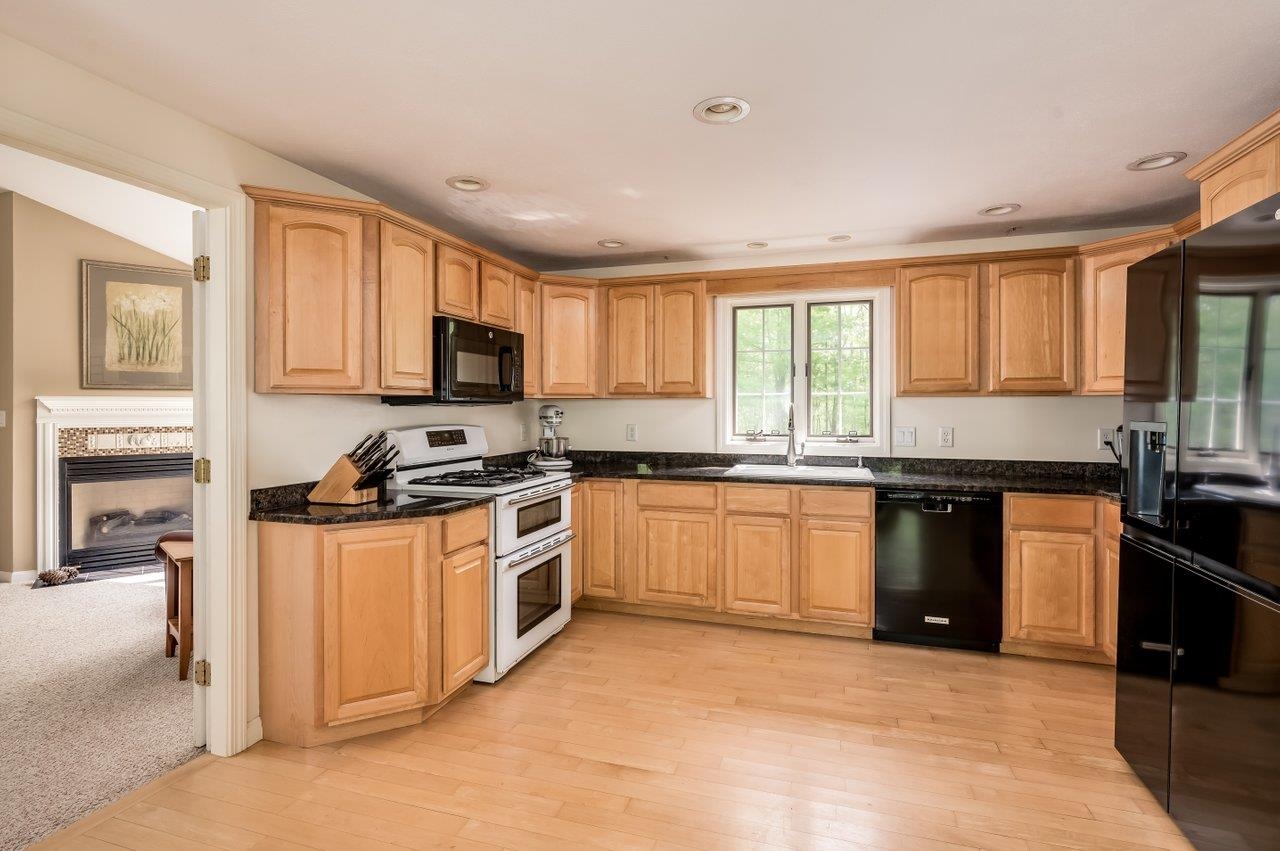 47 Blue Hills Drive Rochester, NH 03839 - Photo 4 of 34