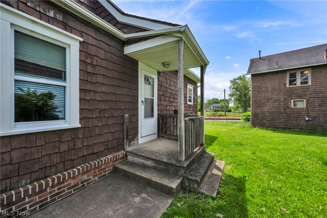1206 Lawrence Road Northeast Canton, OH 44705 - Photo 16 of 26