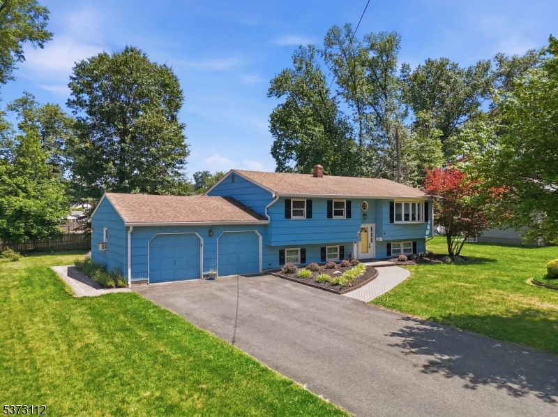 14 Hayward Street Bridgewater, NJ 08805 - Photo 2 of 28