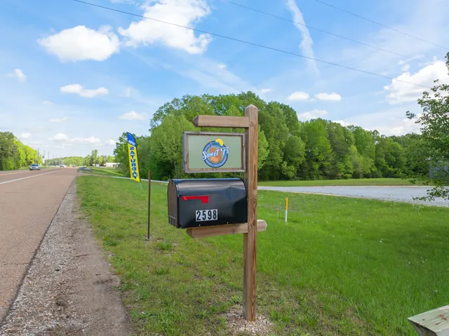 $695,000 | 2598 Tennessee Avenue North, Parsons, TN 38363