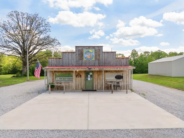 $695,000 | 2598 Tennessee Avenue North, Parsons, TN 38363