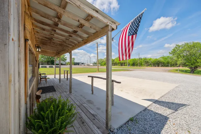 $695,000 | 2598 Tennessee Avenue North, Parsons, TN 38363