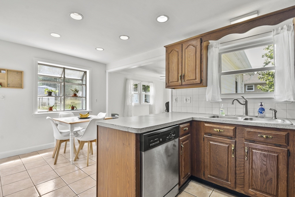 11 Hill Road Holbrook, MA 02343 - Photo 11 of 40 Gallery Image 11