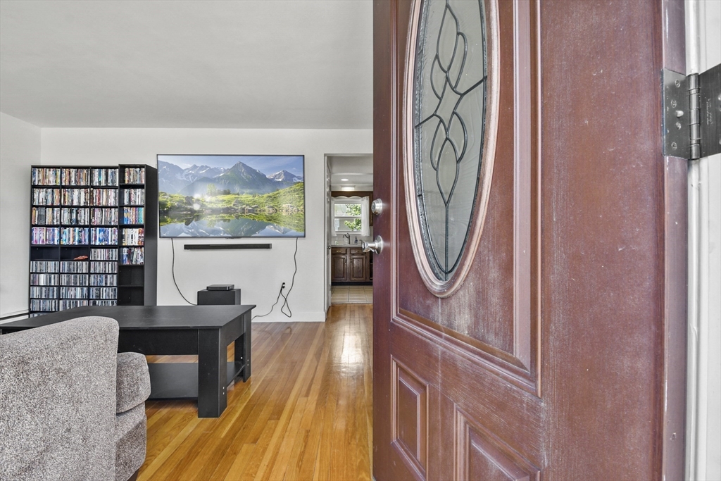 11 Hill Road Holbrook, MA 02343 - Photo 4 of 40 Gallery Image 4