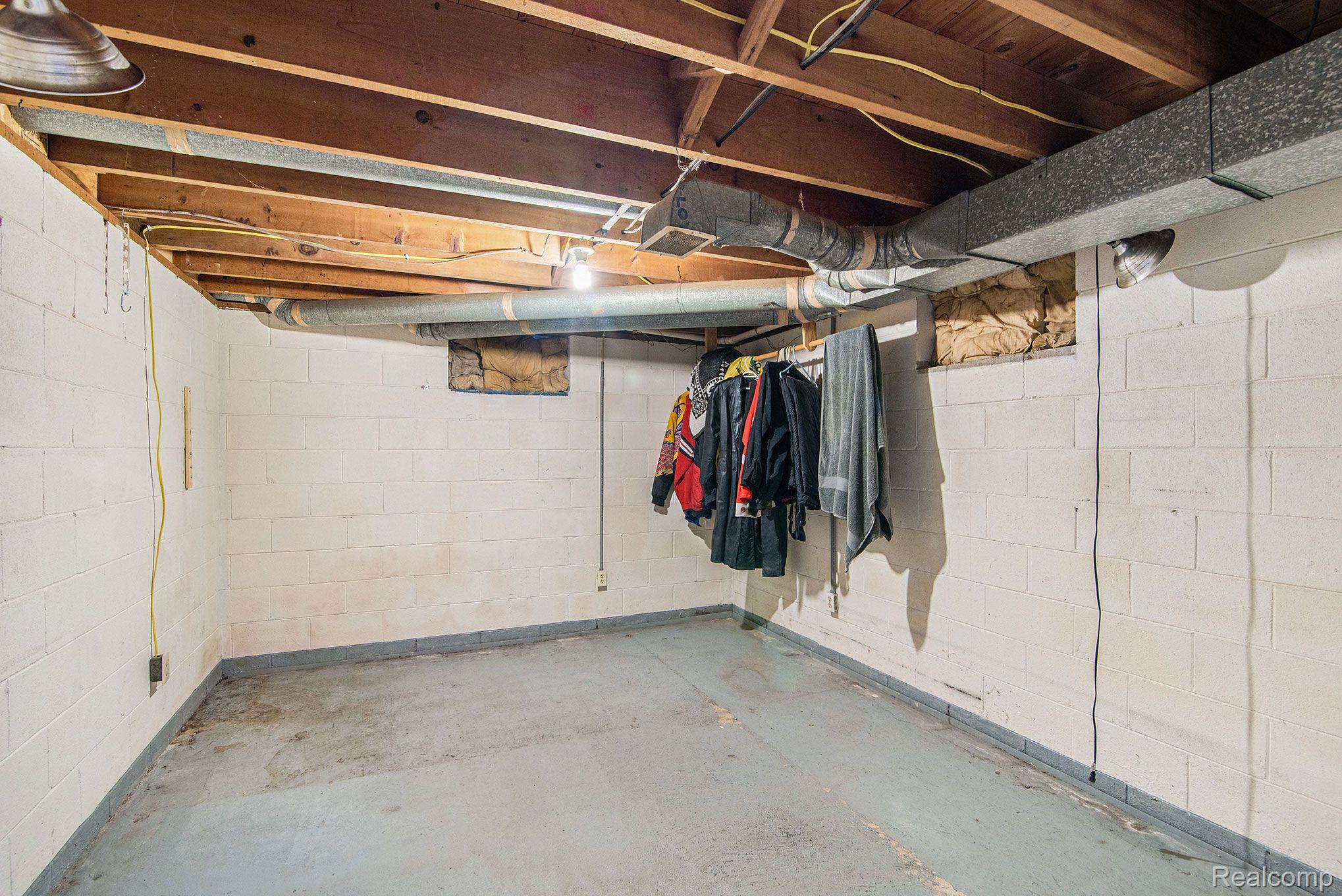 4275 Howe Road Grand Blanc, MI 48439 - Photo 18 of 24 Basement_view 2