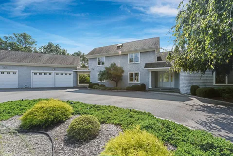 48 Peacock Path, Quogue, NY 11959