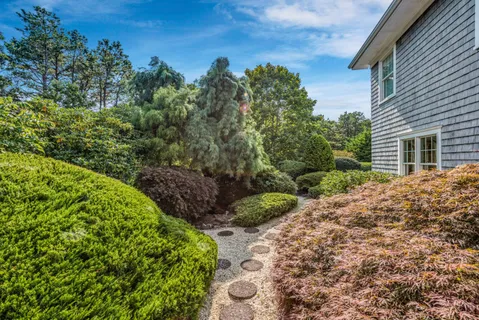 48 Peacock Path, Quogue, NY 11959