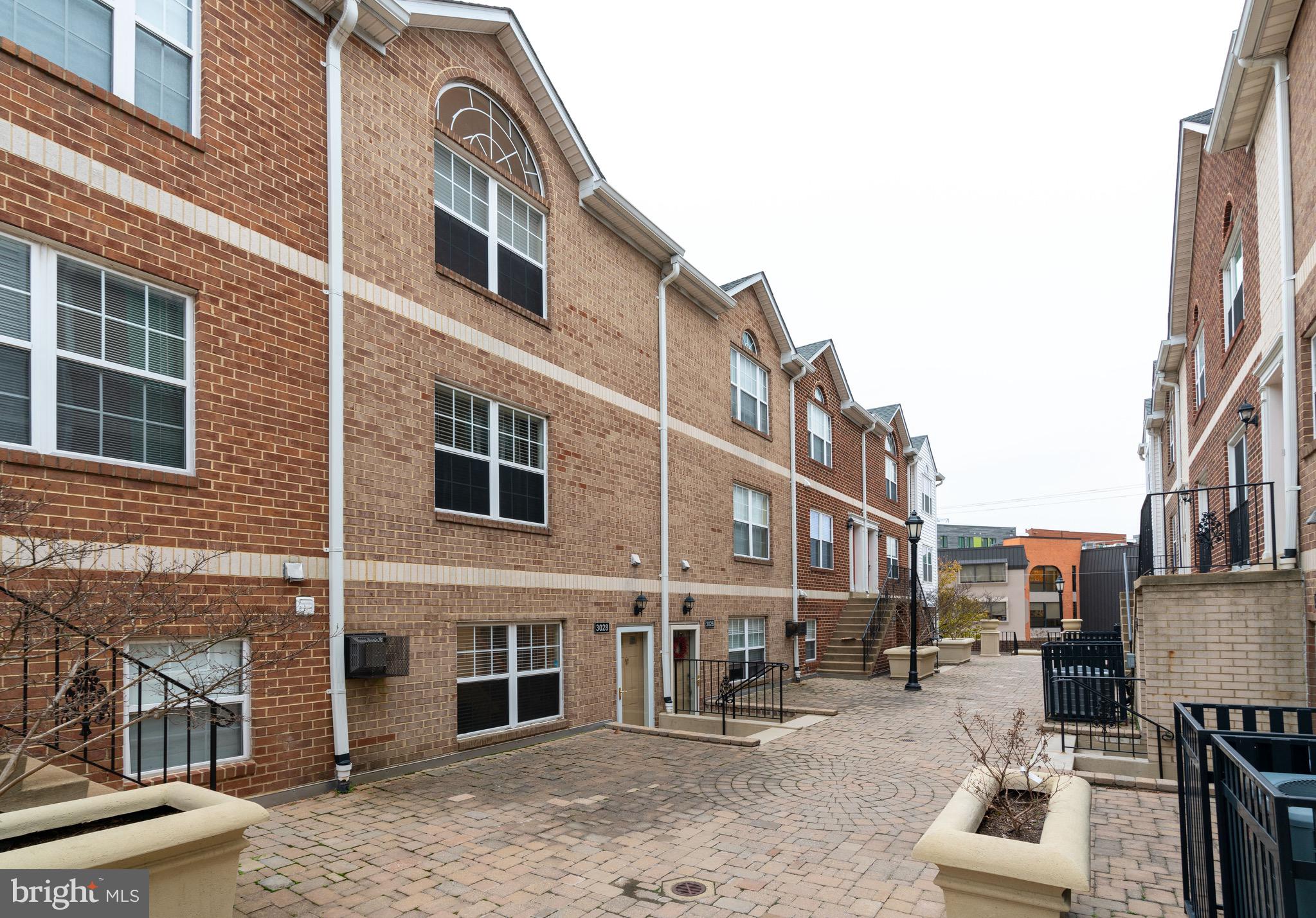3028 South Glebe Road, Unit 3028 Arlington, VA 22206 - Photo 2 of 43 Exterior view