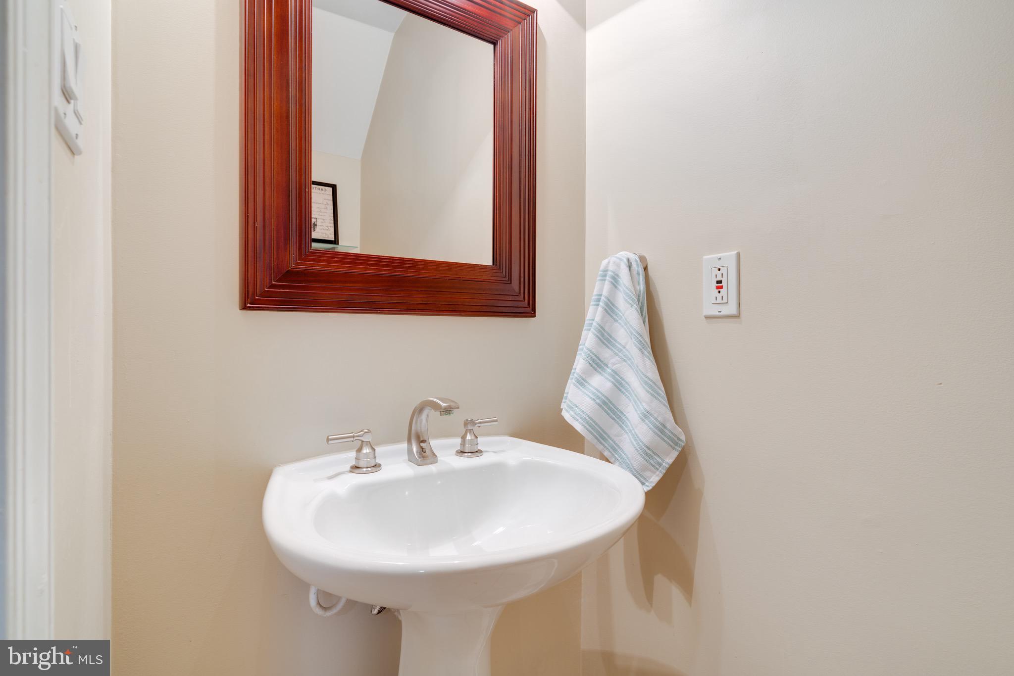 3028 South Glebe Road, Unit 3028 Arlington, VA 22206 - Photo 14 of 43 Half bath