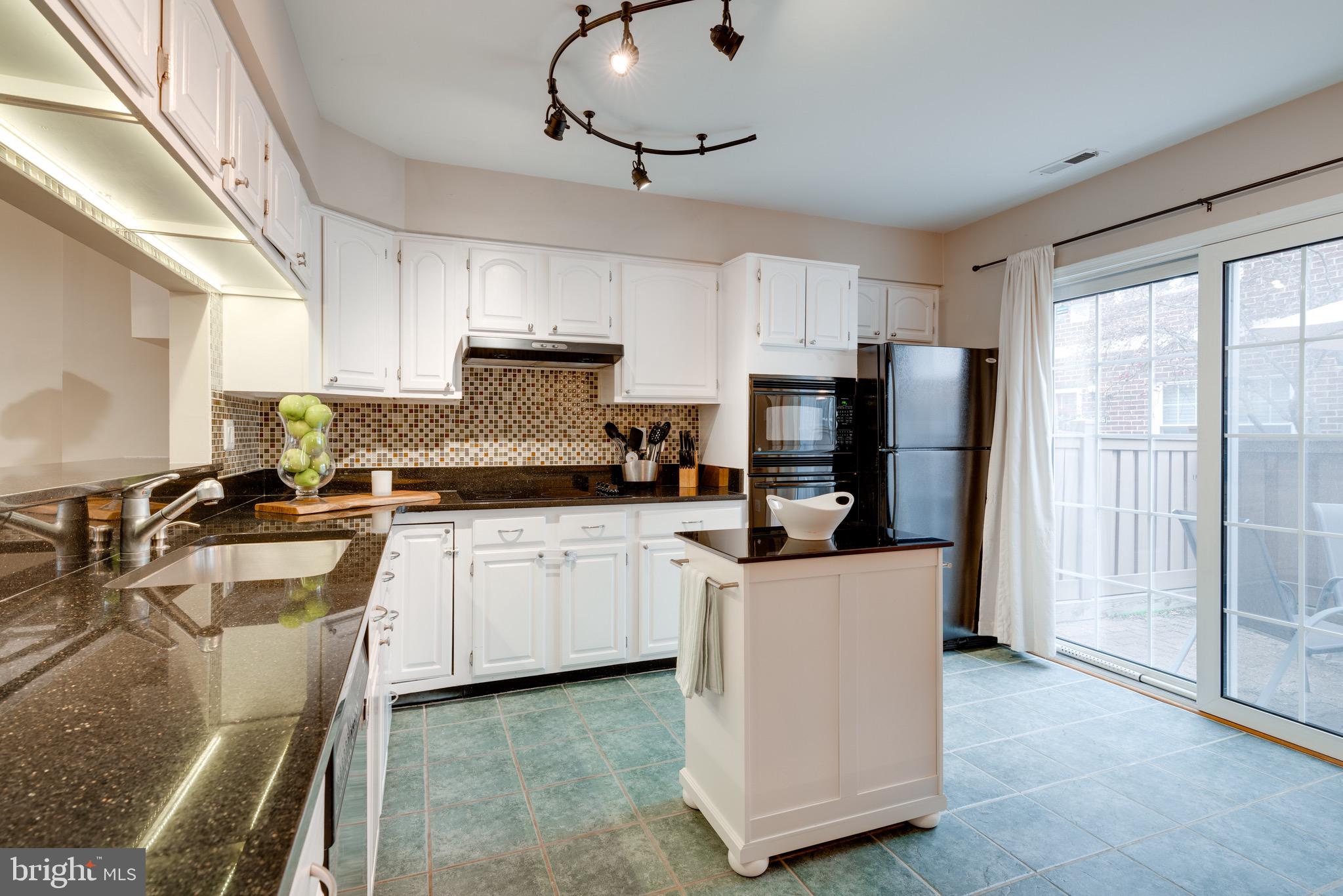 3028 South Glebe Road, Unit 3028 Arlington, VA 22206 - Photo 16 of 43 Kitchen