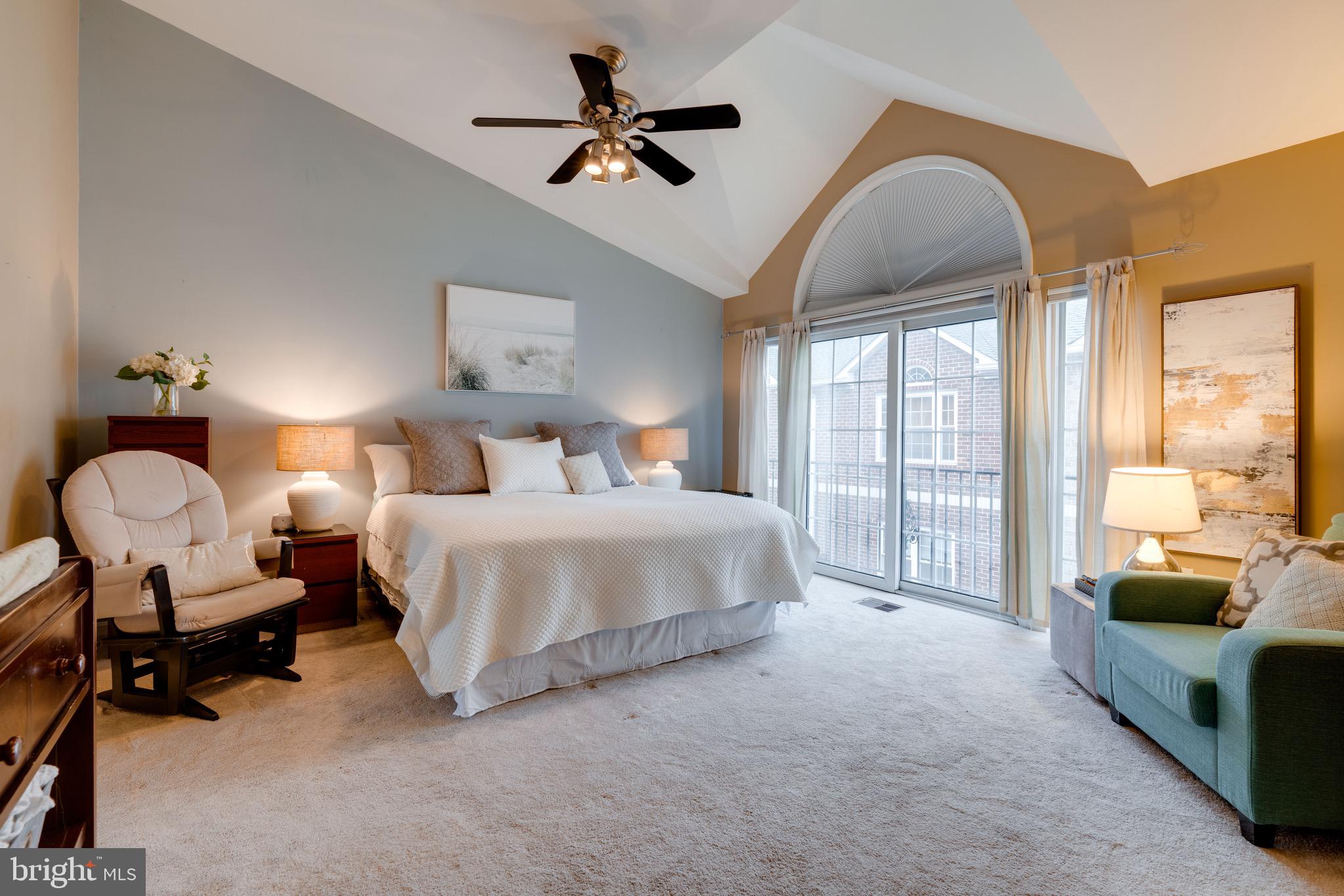 3028 South Glebe Road, Unit 3028 Arlington, VA 22206 - Photo 27 of 43 Master bedroom
