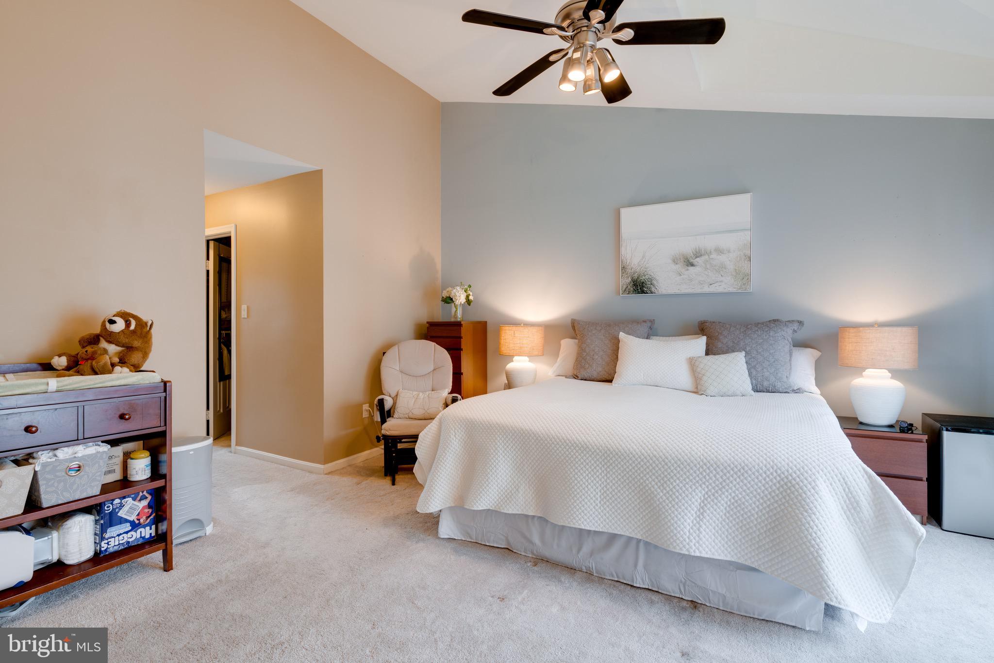 3028 South Glebe Road, Unit 3028 Arlington, VA 22206 - Photo 29 of 43 Master bedroom