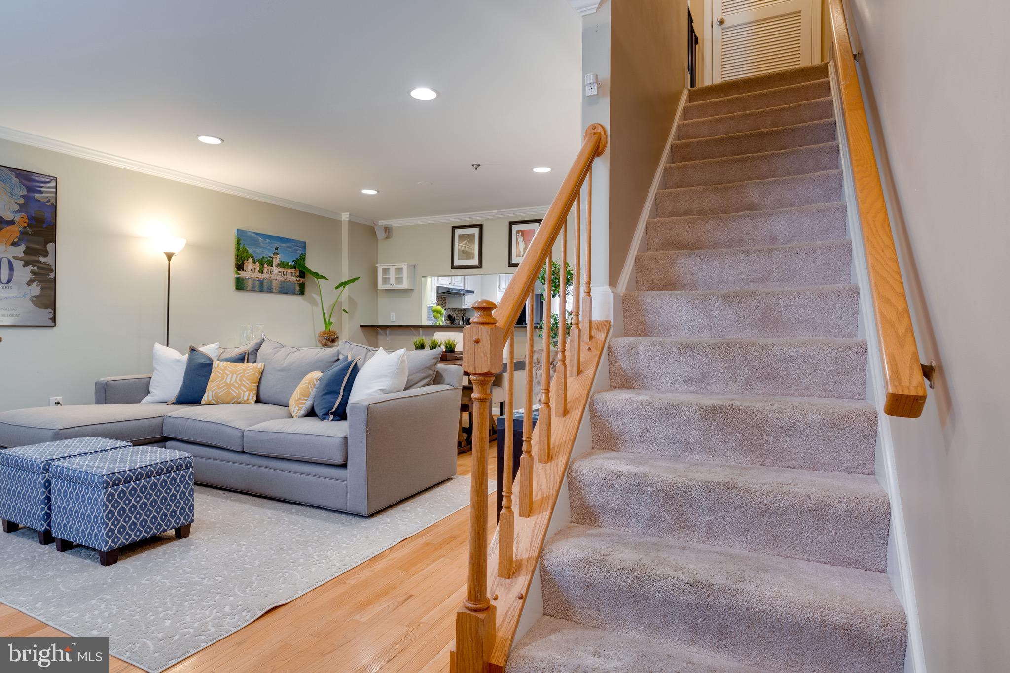 3028 South Glebe Road, Unit 3028 Arlington, VA 22206 - Photo 4 of 43 Foyer entrance / Staircase / Living room