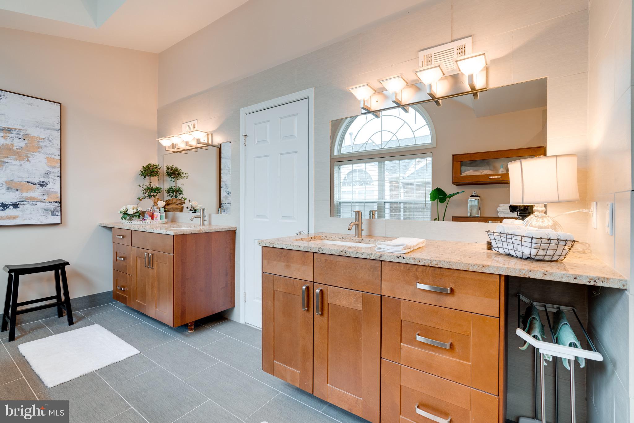 3028 South Glebe Road, Unit 3028 Arlington, VA 22206 - Photo 37 of 43 Master bath