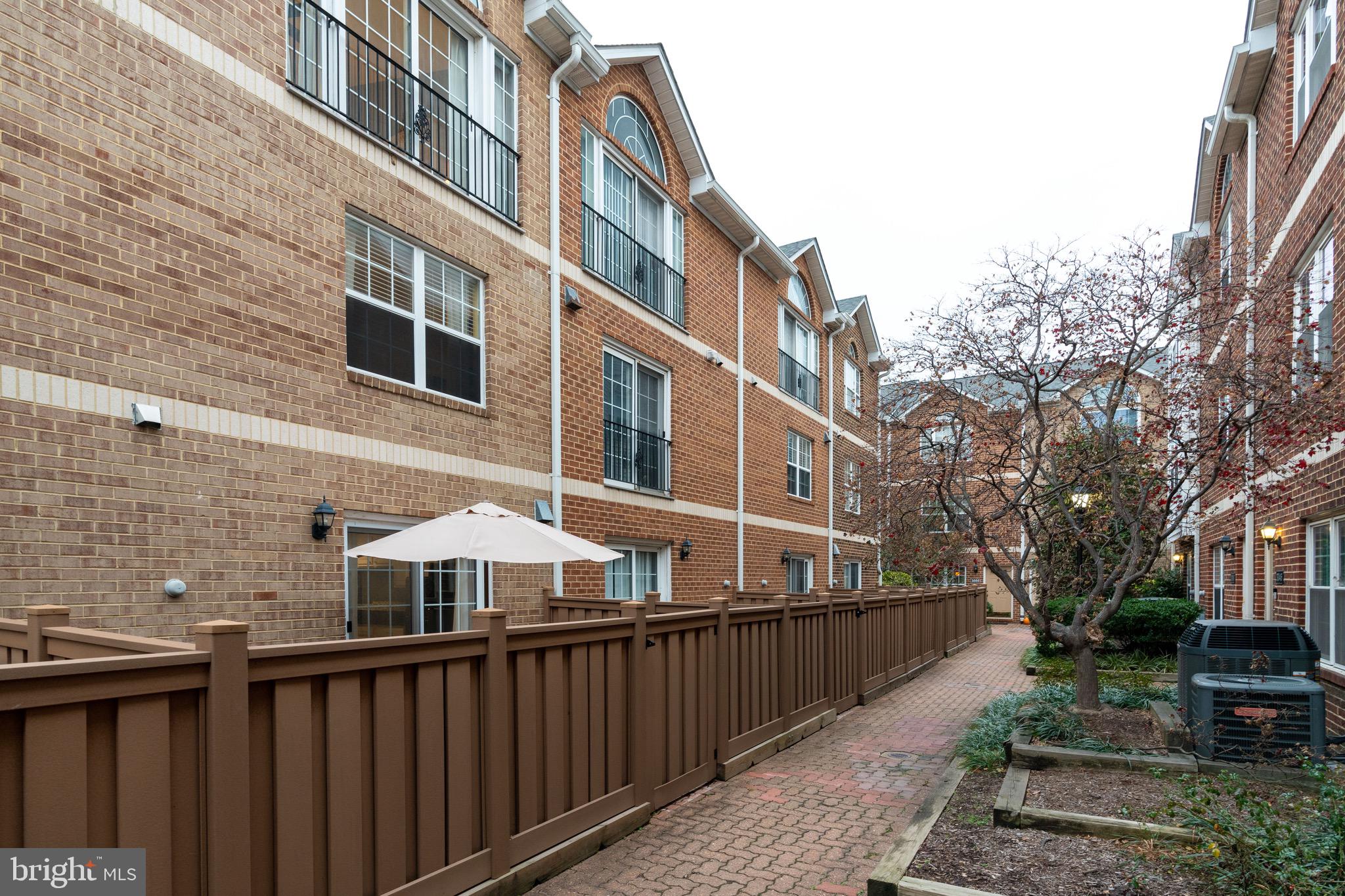 3028 South Glebe Road, Unit 3028 Arlington, VA 22206 - Photo 40 of 43 Rear view