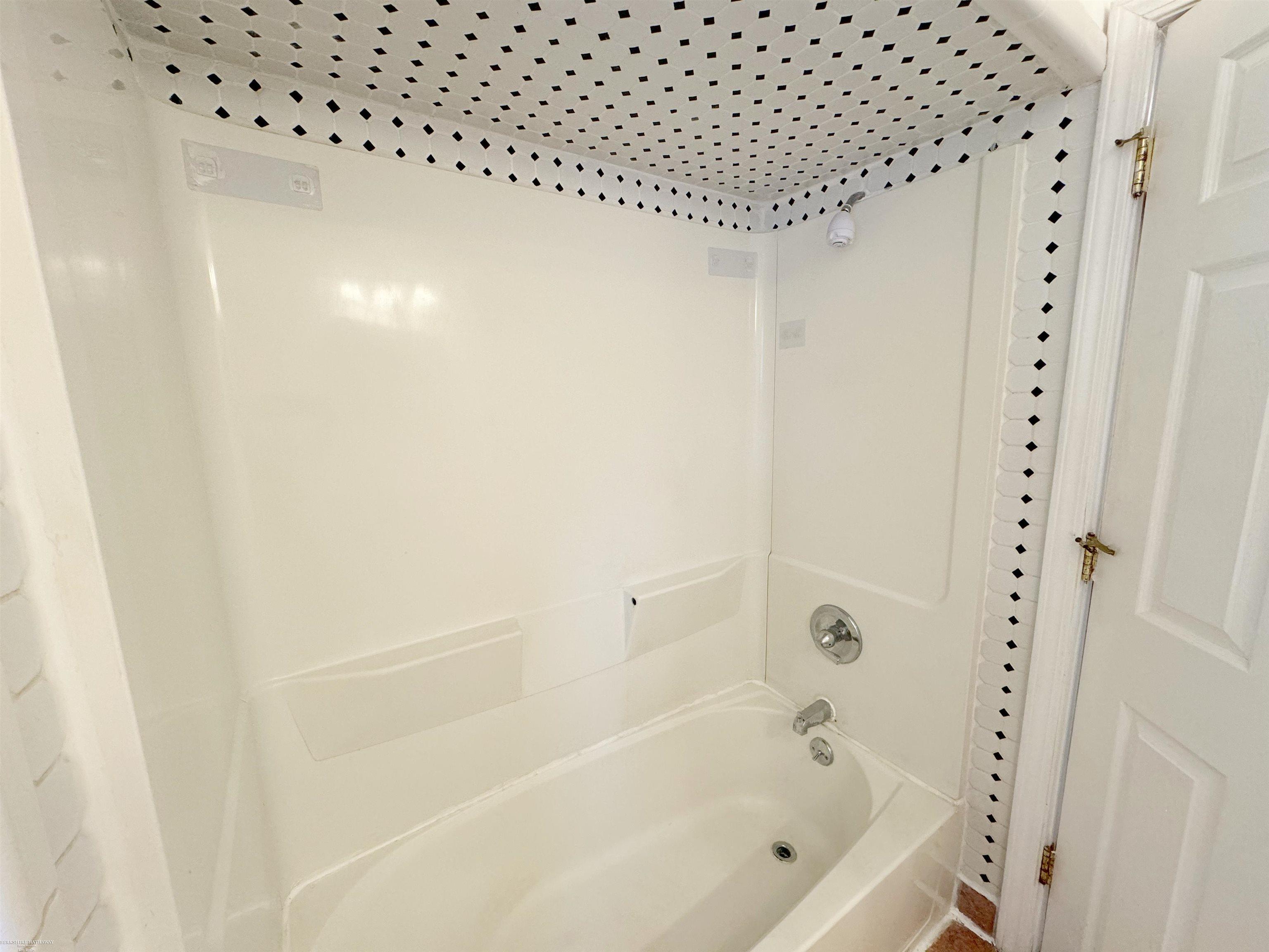 22141 Cushing Avenue Eastpointe, MI 48021 - Photo 14 of 21
