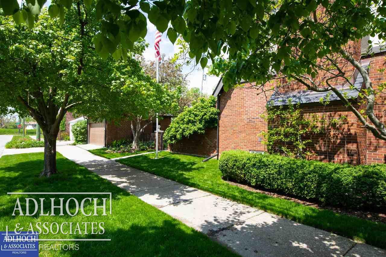 705 Barrington Road Detroit, MI 48215 - Photo 29 of 35 50075047-29.JPG